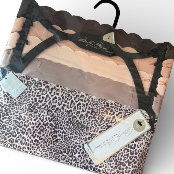 Marilyn Monroe 5-PK No-Show Panties - Picture 2 of 7